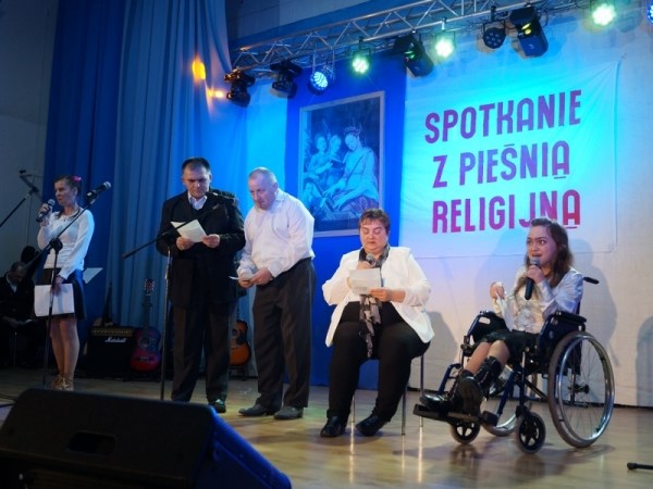XVII Powiatowe Spotkanie z Pieśnią Religijną (FOTO)