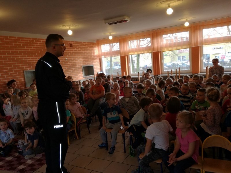 Kolejne edukacyjne wizyty policjanta