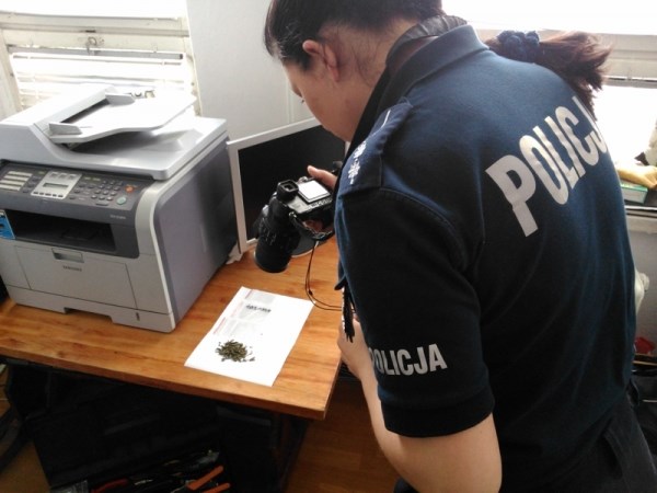 12 zarzutów za posiadanie, udzielanie oraz sprzedaż środków odurzających