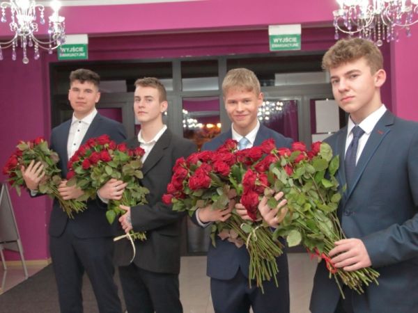 Gminny Dzień Kobiet w sępoleńskim CKiS [FOTO]