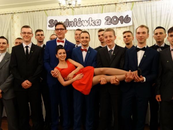 Studniówka "ekonomika" (FOTO)