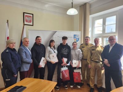 Młodzi bohaterowie uratowali życie mężczyźnie [FOTO]