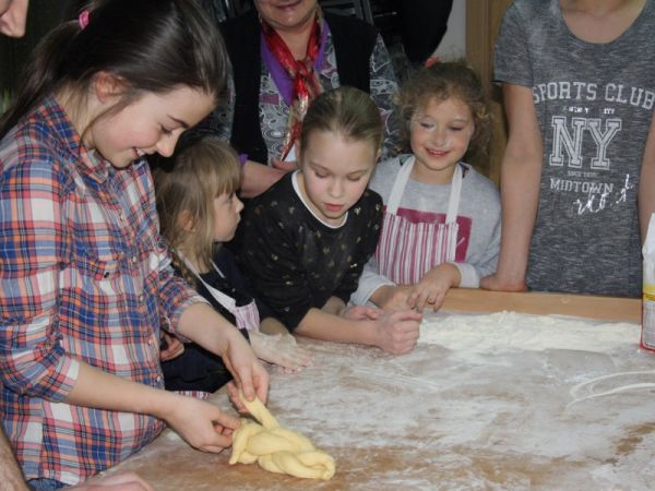 Mali cukiernicy piekli pączki (FOTO)