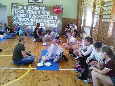 Próba pobicia rekordu w wykonywaniu resuscytacji krążeniowo-oddechowej (FOTO)