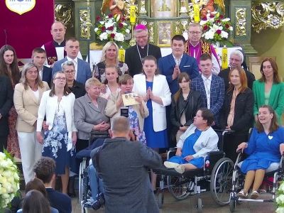 Młodzież z trzech parafii przyjęła sakrament bierzmowania [FOTO/WIDEO]