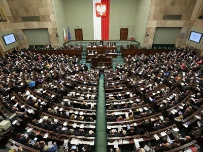 Wygrana PiS-u, niska frekwencja